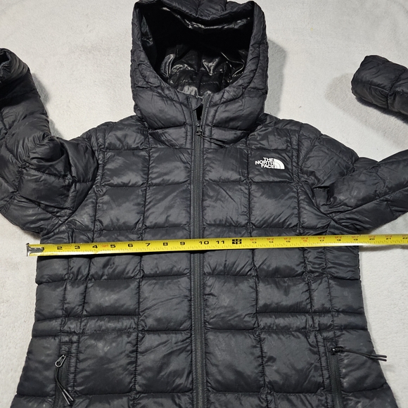 The North Face Women's Black Puffer Coat - Picture 15 of 16